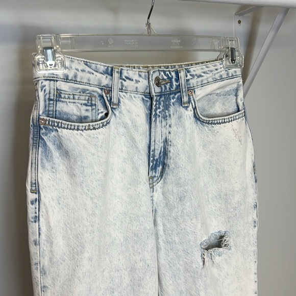 We The Free Light Wash Distressed Jeans- 2 - Picture 3 of 6